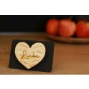 Zirbenherz mit Spruch auf Geschenk-Karton zum Hinstellen (Liebe Love)